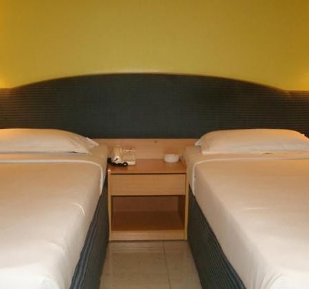 Hotel Oriental Inn Chennai Zewnętrze zdjęcie