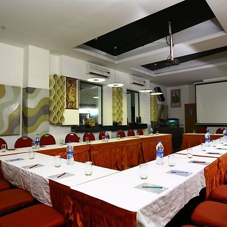 Hotel Oriental Inn Chennai Zewnętrze zdjęcie