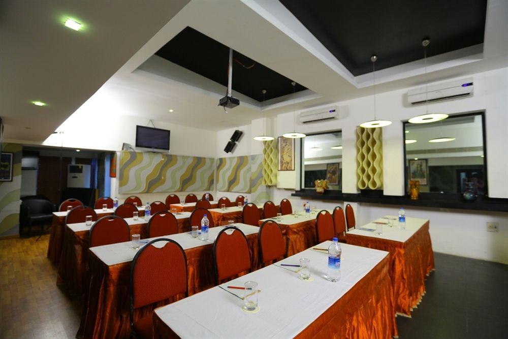 Hotel Oriental Inn Chennai Zewnętrze zdjęcie