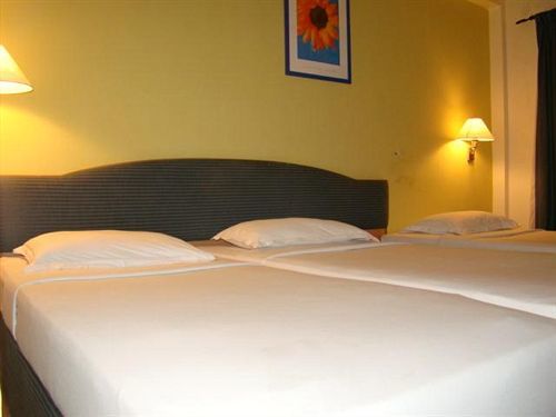 Hotel Oriental Inn Chennai Zewnętrze zdjęcie