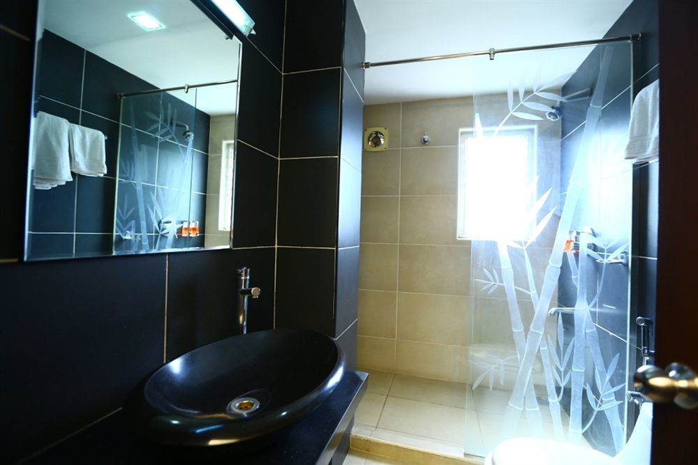 Hotel Oriental Inn Chennai Zewnętrze zdjęcie