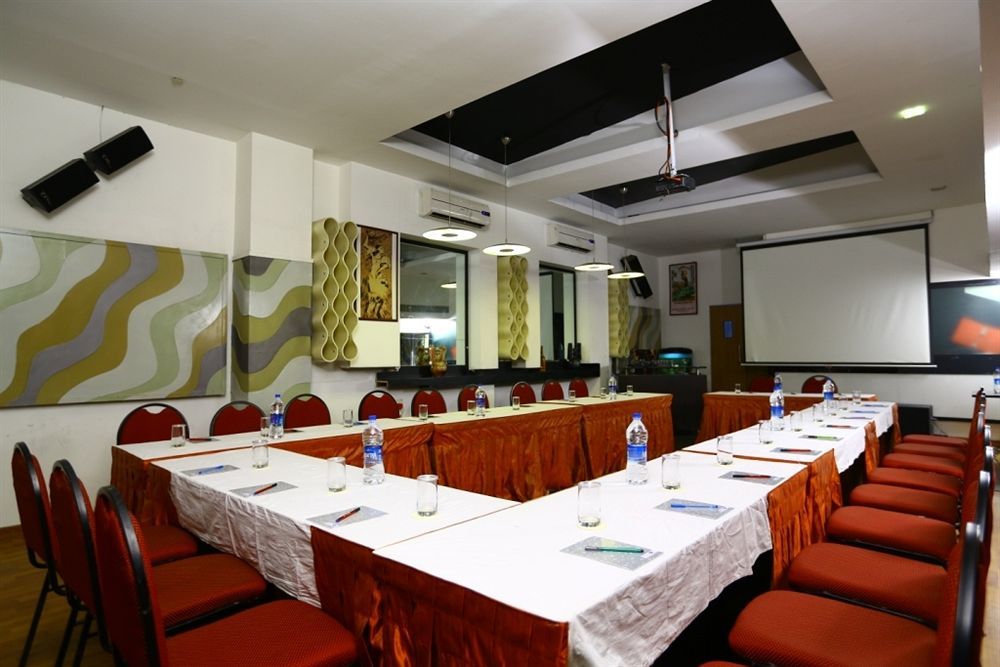 Hotel Oriental Inn Chennai Zewnętrze zdjęcie