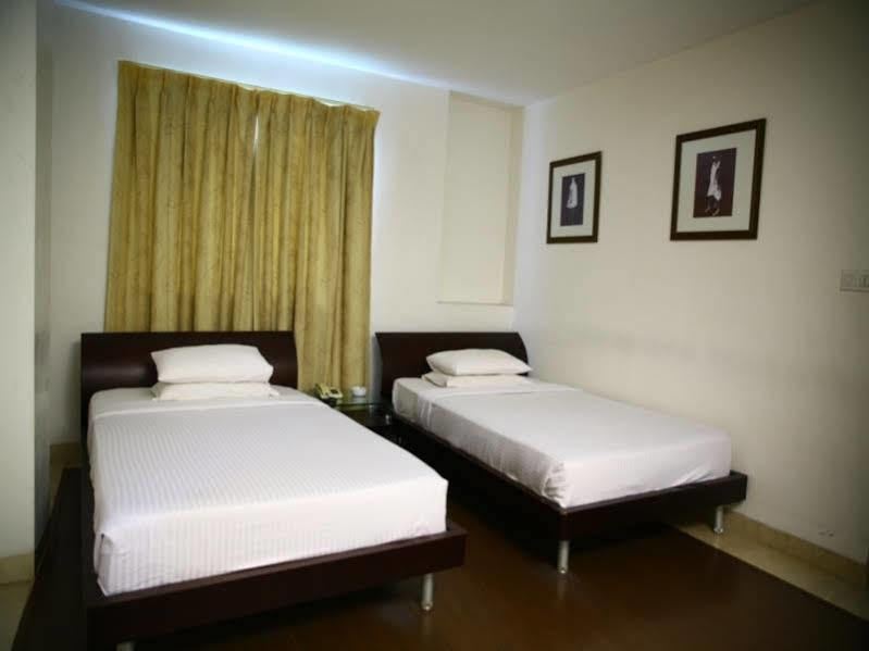 Hotel Oriental Inn Chennai Zewnętrze zdjęcie